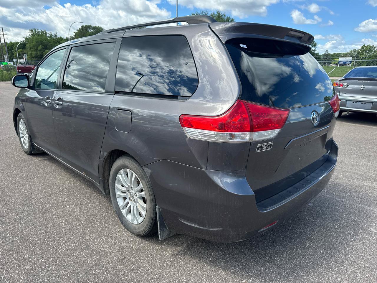 Used 2011 Toyota Sienna XLE FWD image 7