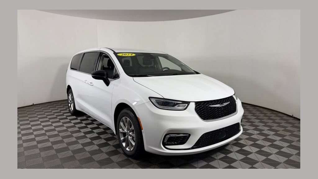Used 2024 Chrysler Pacifica Touring-L AWD/4WD image 1