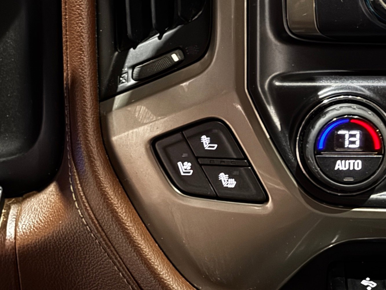 Used 2018 Chevrolet Silverado 1500 High Country image 29