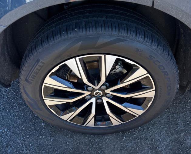 Used 2024 Volvo XC60 B5 Core w/ Protection Package Premier AWD/4WD image 16