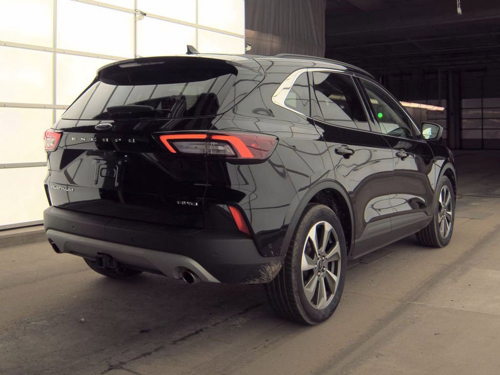 Used 2023 Ford Escape Platinum w/ Premium Technology Package image 4
