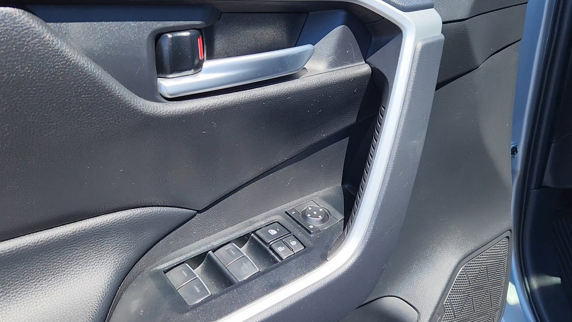 Certified 2025 Toyota RAV4 XLE AWD/4WD image 7