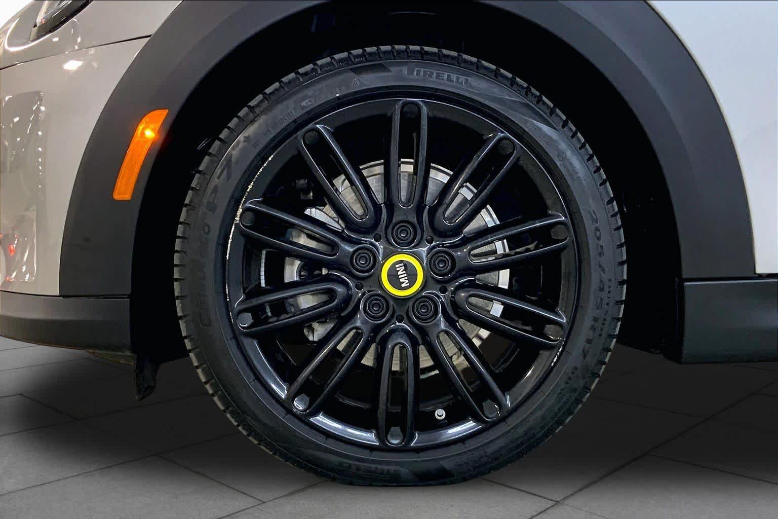 Used 2024 MINI Cooper SE w/ Signature Upholstery Package FWD image 10