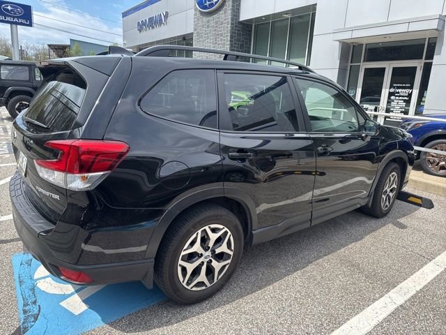 Used 2021 Subaru Forester Premium image 8