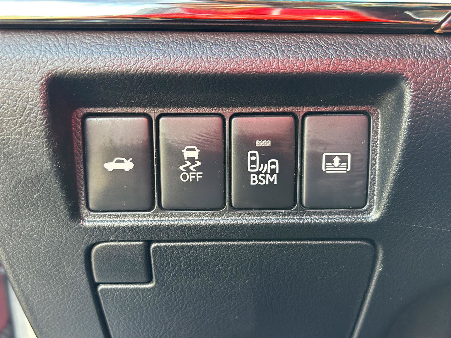 Used 2013 Toyota Avalon Limited w/ Technology Pkg FWD image 36