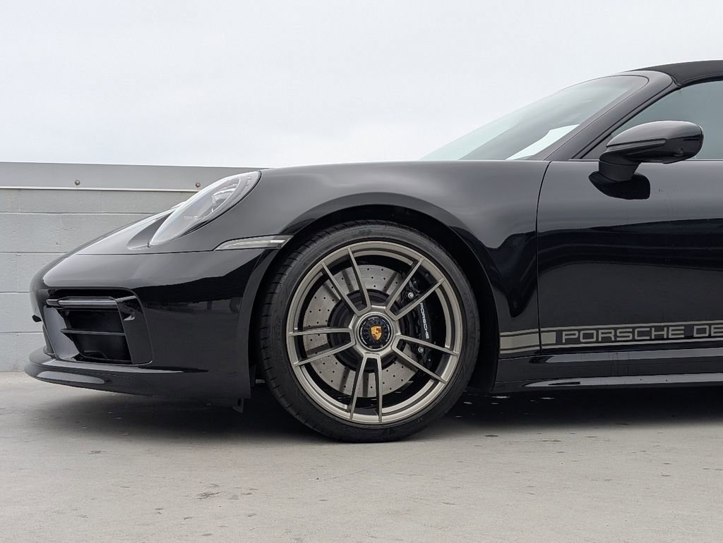 Used 2024 Porsche 911 image 9