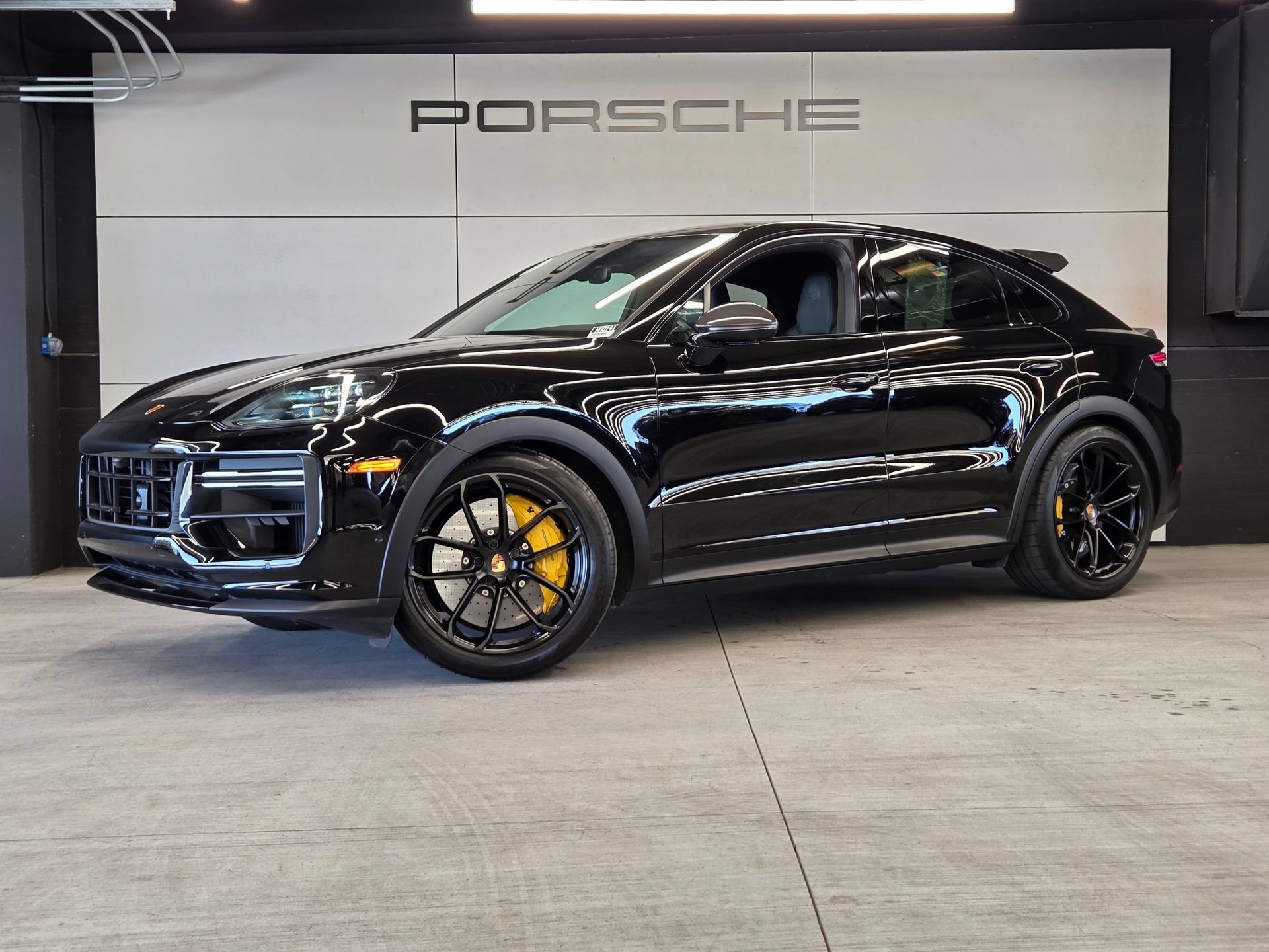 Certified 2024 Porsche Cayenne Turbo GT AWD/4WD image 1