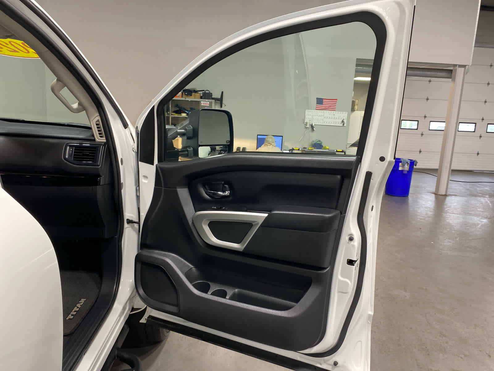 Used 2024 Nissan Titan SV w/ SV Convenience Package image 27