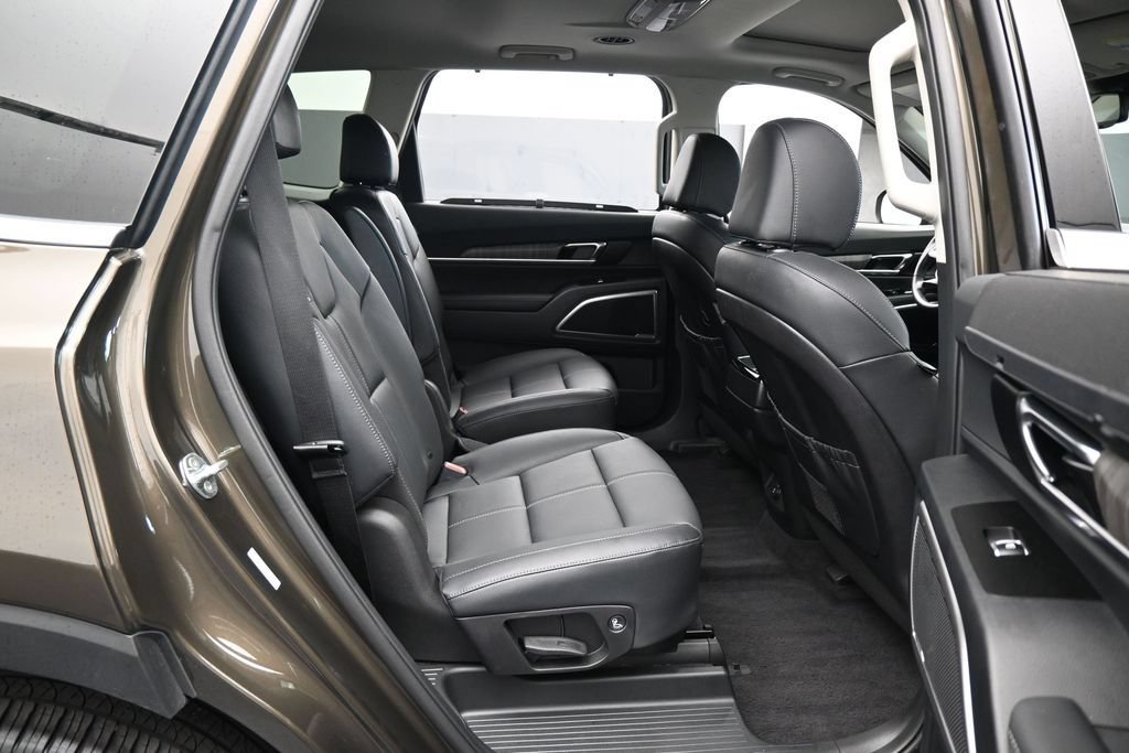 Used 2025 Kia Telluride EX w/ EX Captain's Chair Package FWD image 41