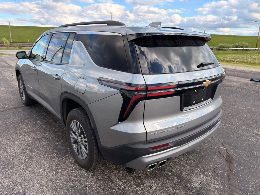 Used 2025 Chevrolet Traverse LT AWD/4WD image 14