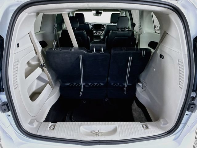 Used 2024 Chrysler Pacifica Touring-L FWD image 25