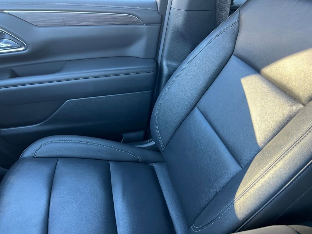 Used 2024 Chevrolet Suburban LT image 37