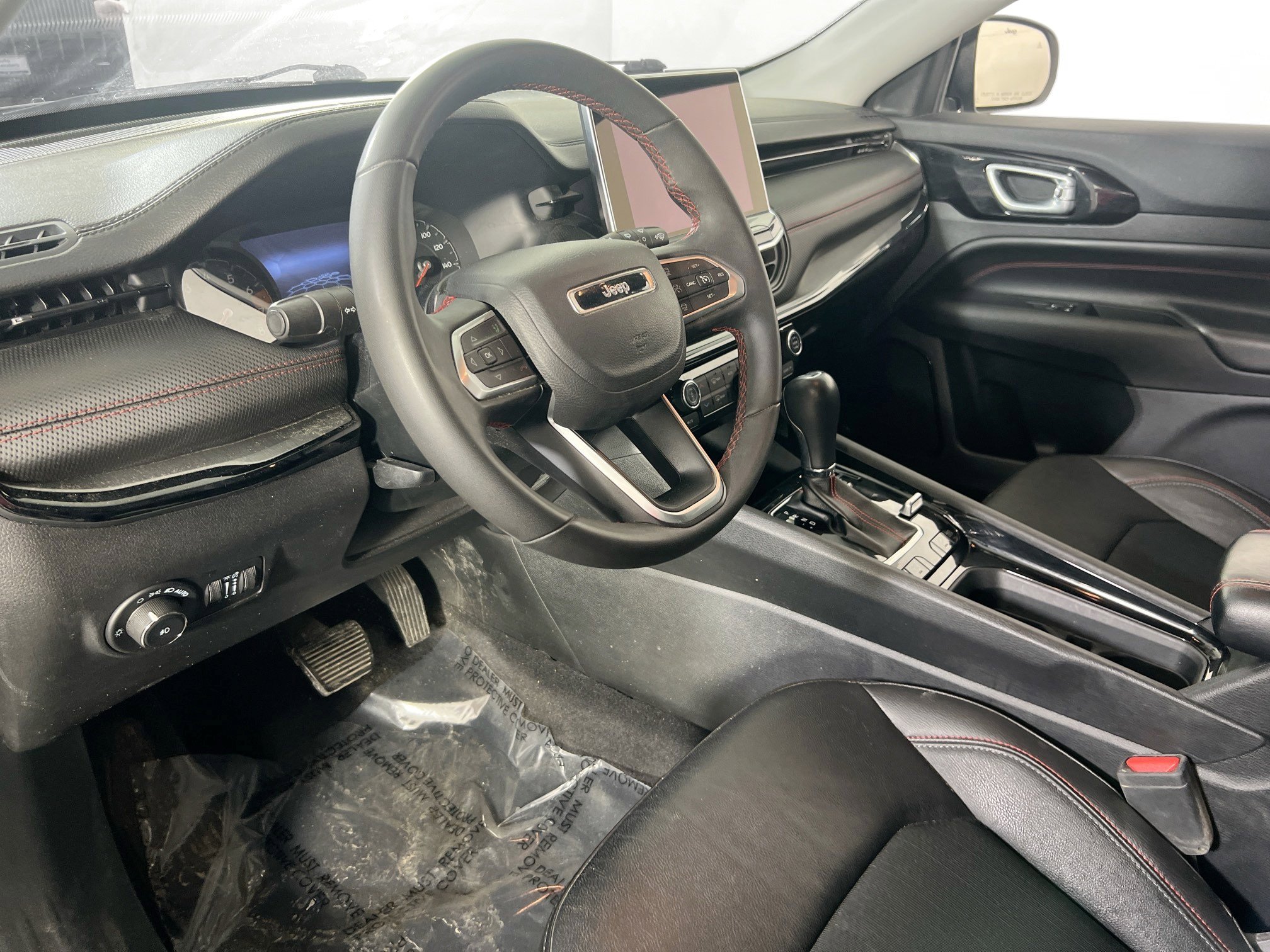 Used 2022 Jeep Compass Trailhawk AWD/4WD image 9