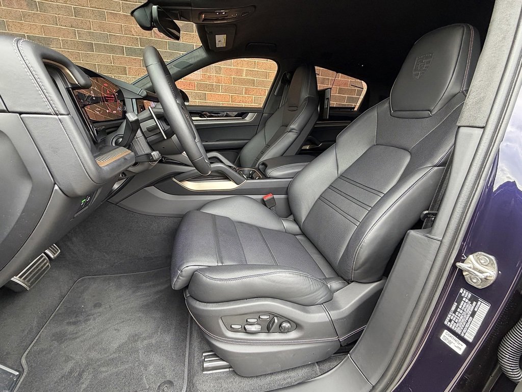 Certified 2025 Porsche Cayenne Turbo GT image 5