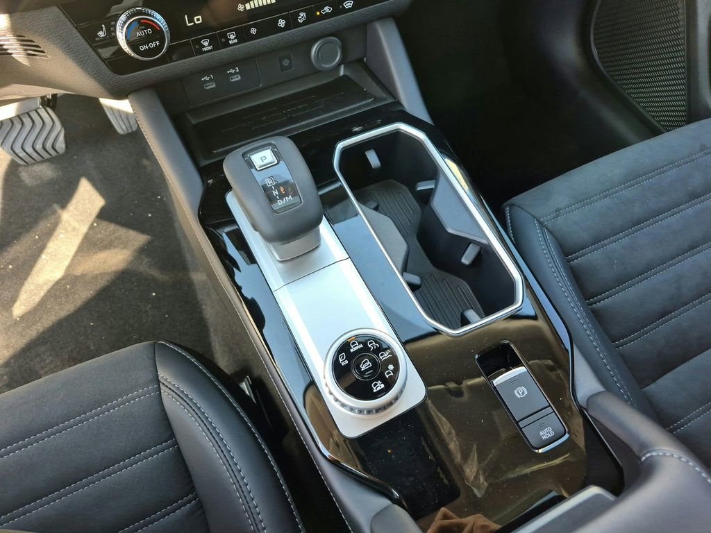 New 2025 Mitsubishi Outlander SE image 21