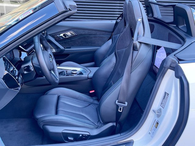 Used 2026 BMW Z4 M40i w/ Premium Package RWD image 21