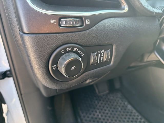 Used 2019 Jeep Cherokee Trailhawk w/ Cold Weather Group image 23