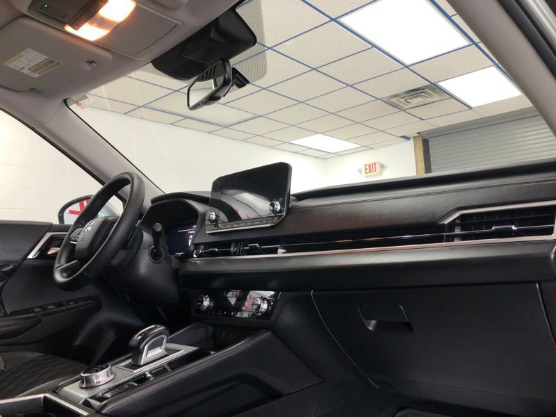 Used 2023 Mitsubishi Outlander SEL image 14