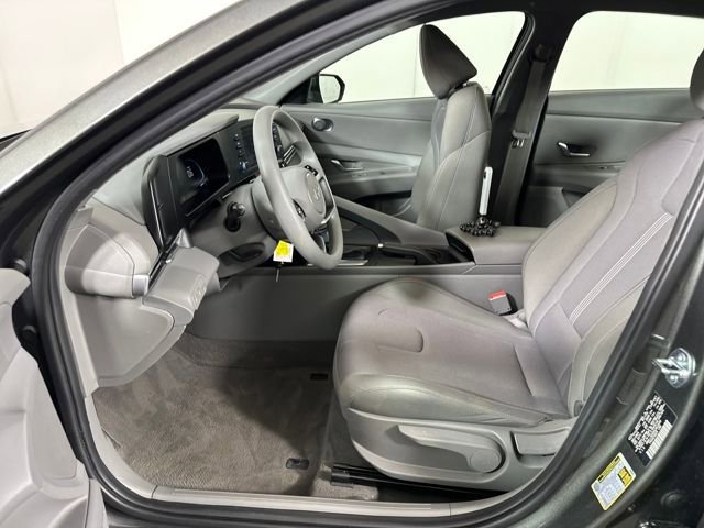 Used 2025 Hyundai Elantra SE w/ Cargo Package FWD image 11
