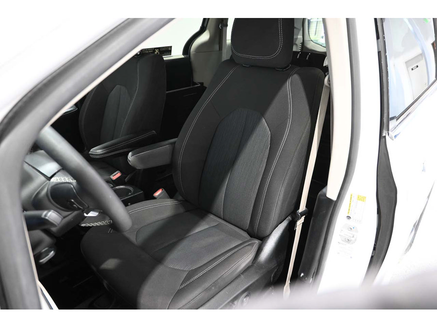 Used 2024 Chrysler Voyager LX FWD image 14