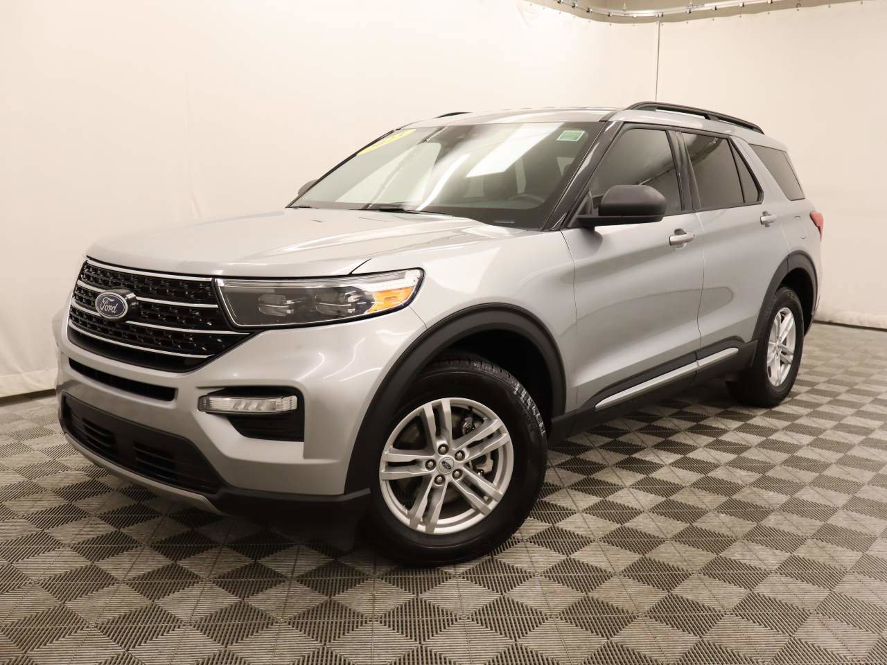 Used 2023 Ford Explorer XLT w/ Equipment Group 202A image 1