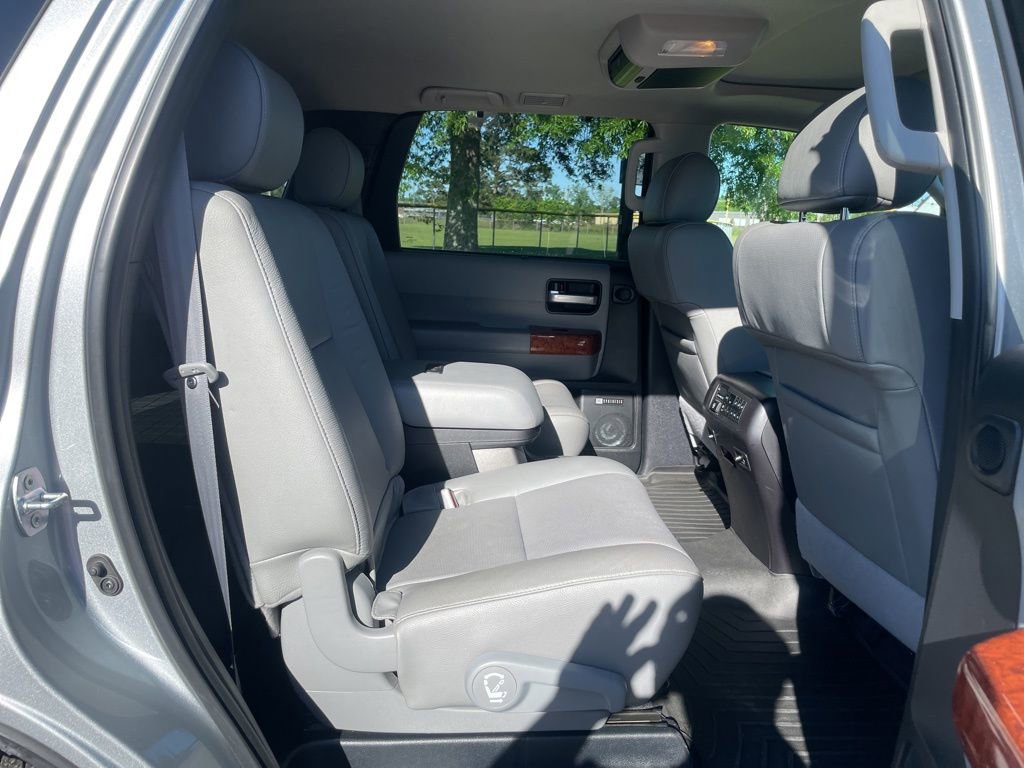 Used 2020 Toyota Sequoia Platinum AWD/4WD image 16