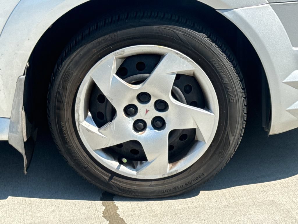 Used 2007 Pontiac Vibe w/ Preferred Package FWD image 11