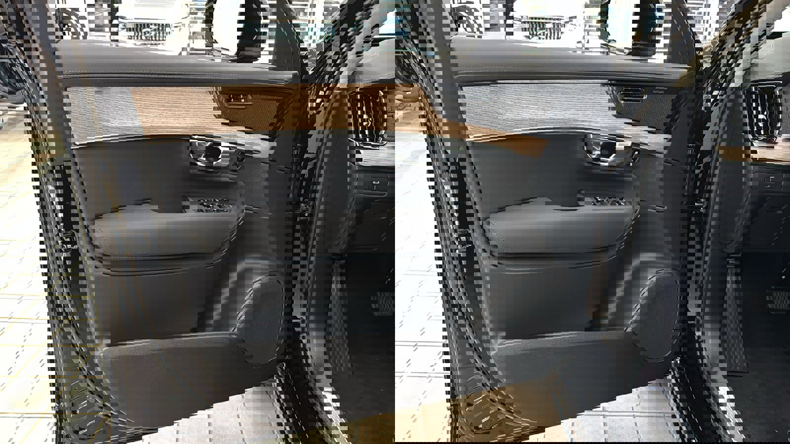 New 2026 Volvo XC90 B6 Plus w/ Protection Package Premier image 21