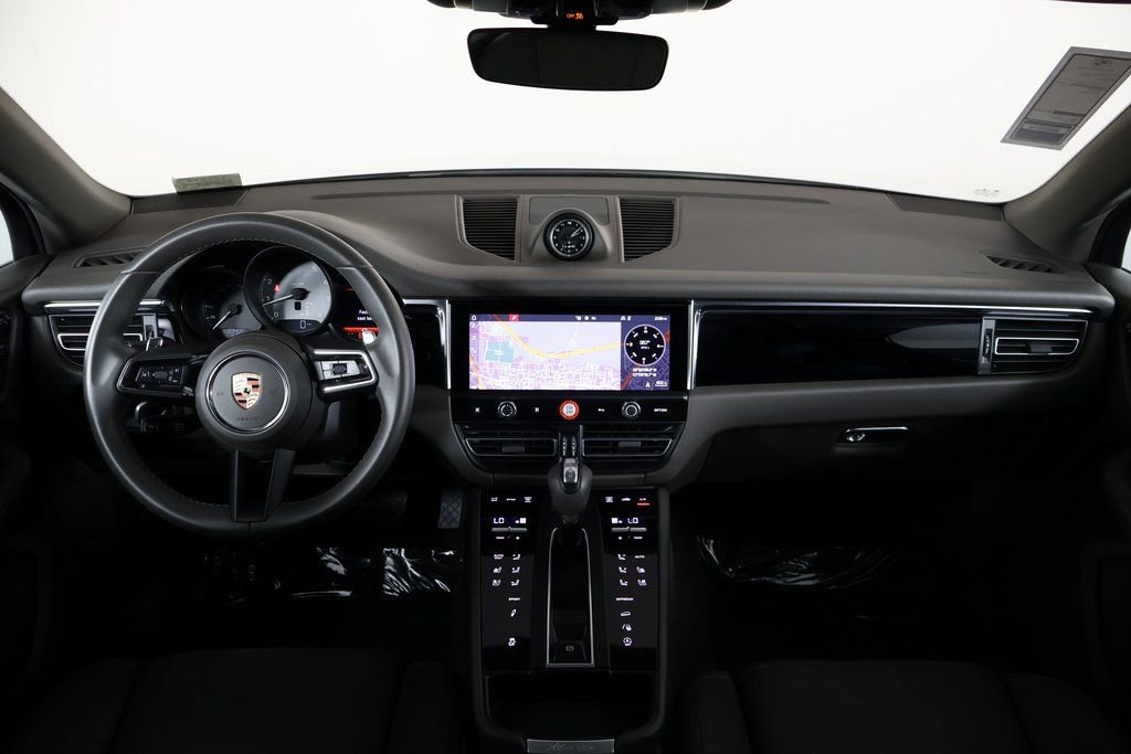 Used 2023 Porsche Macan S image 8
