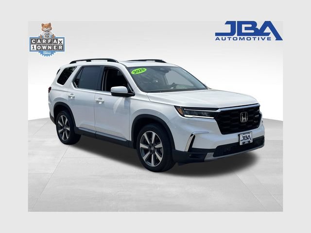 Used 2025 Honda Pilot Touring image 1
