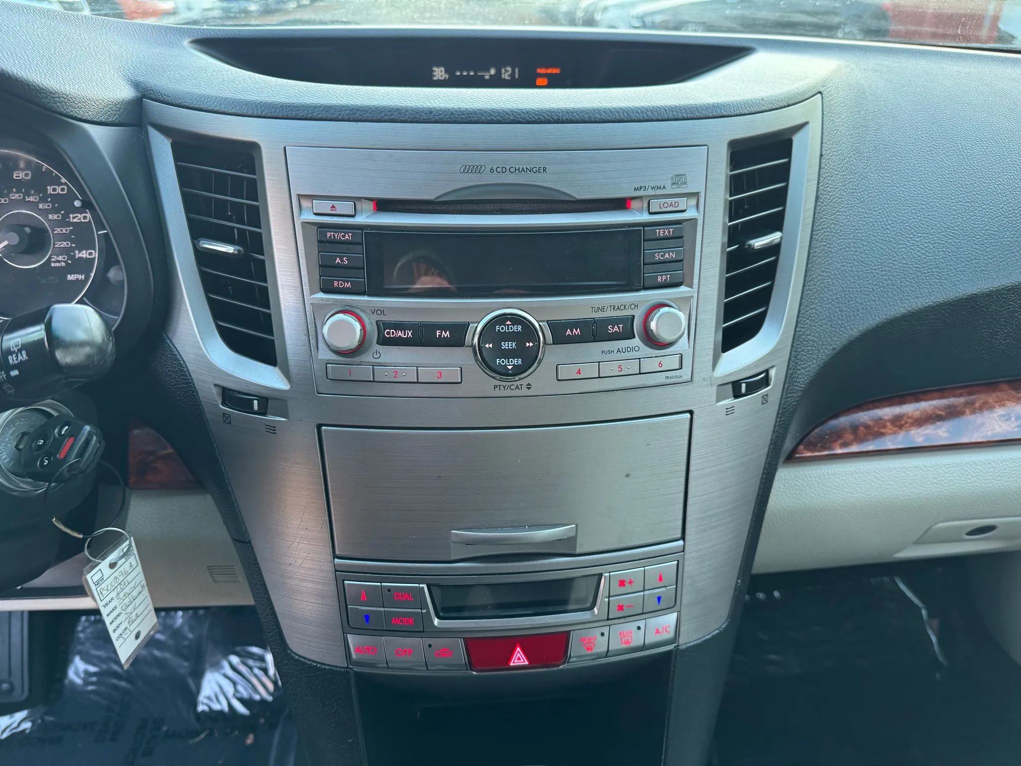 Used 2011 Subaru Outback 2.5i Limited image 16