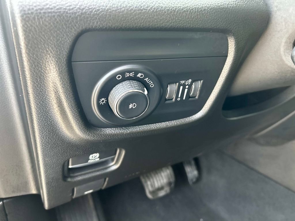 Used 2023 Jeep Grand Cherokee Overland w/ Luxury Tech Group IV image 25