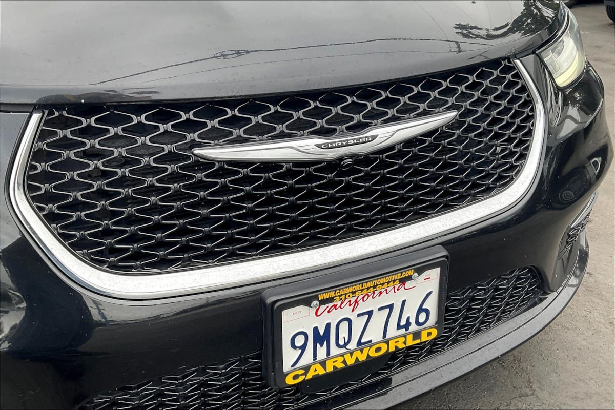Used 2022 Chrysler Pacifica Touring-L FWD image 29
