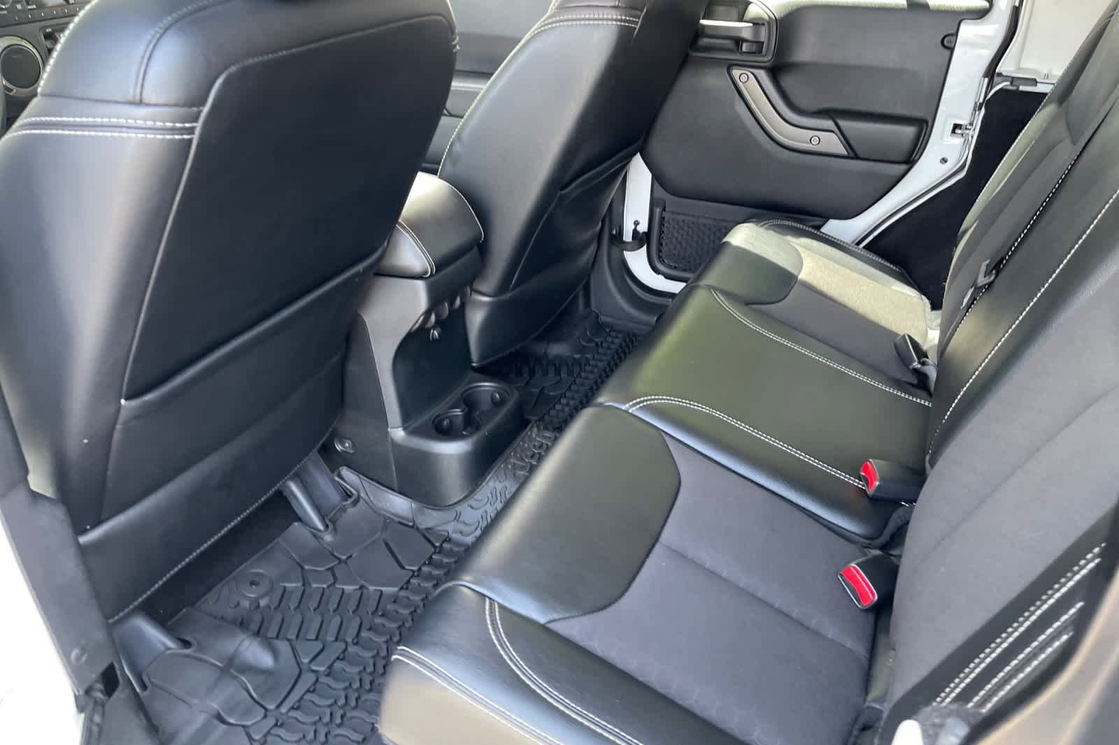 Used 2018 Jeep Wrangler Unlimited Sport AWD/4WD image 10