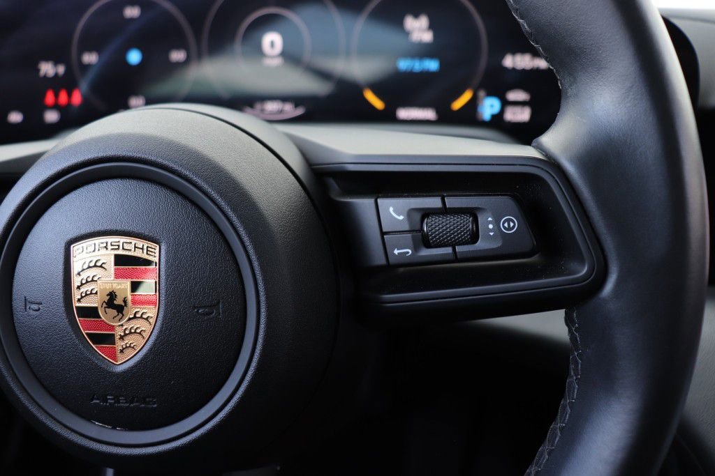 Used 2020 Porsche Taycan 4S image 43