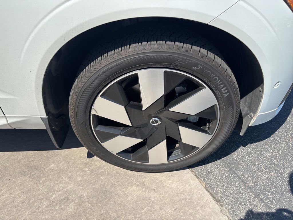 Certified 2024 Volvo XC60 T8 Plus w/ Protection Package Premier AWD/4WD image 12