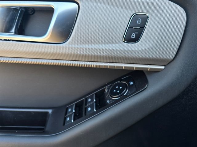 Used 2025 Ford Explorer Active w/ Active Comfort Package image 15