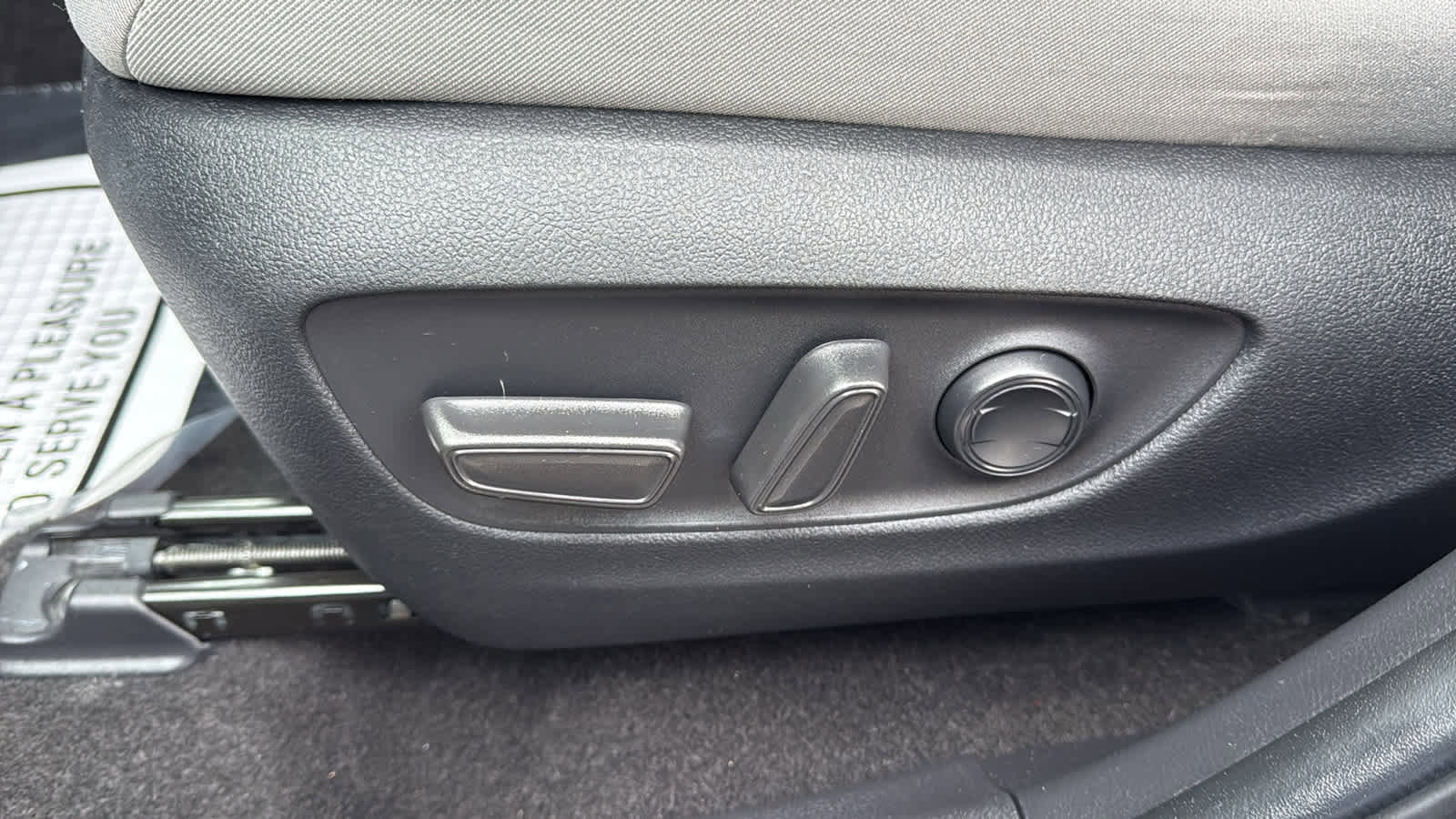 Used 2022 Toyota RAV4 XLE image 13