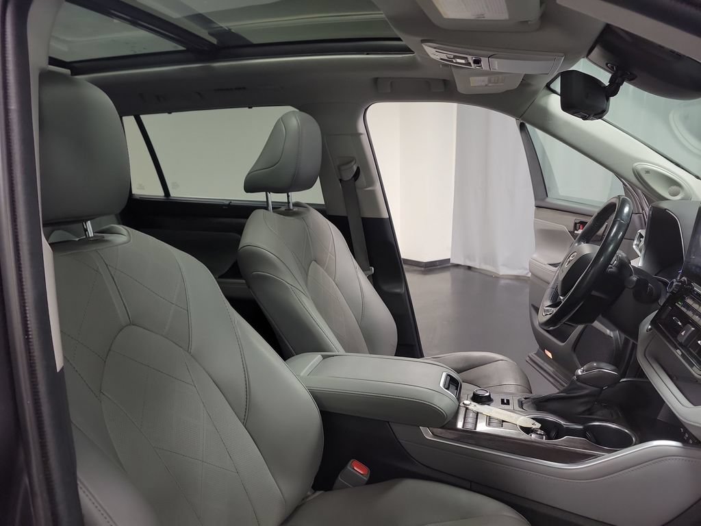 Used 2021 Toyota Highlander Platinum AWD/4WD image 34