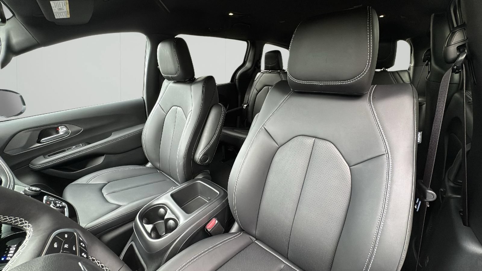 New 2025 Chrysler Pacifica Select AWD/4WD image 12
