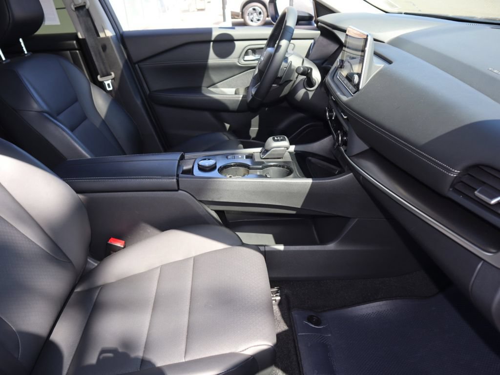 Certified 2025 Nissan Rogue SV w/ SV Premium Package AWD/4WD image 24