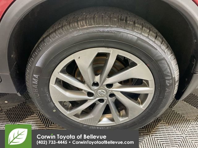 Used 2015 Nissan Rogue SL w/ SL Premium Package image 25