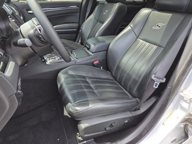 Used 2023 Chrysler 300 S RWD image 32