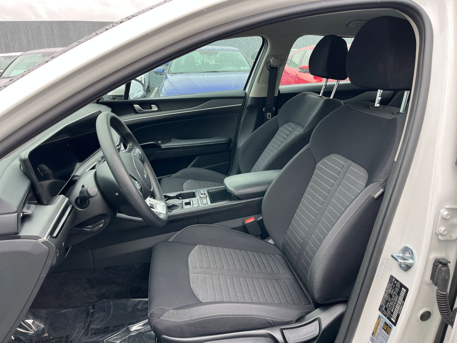 Used 2025 Nissan Versa SV FWD image 31