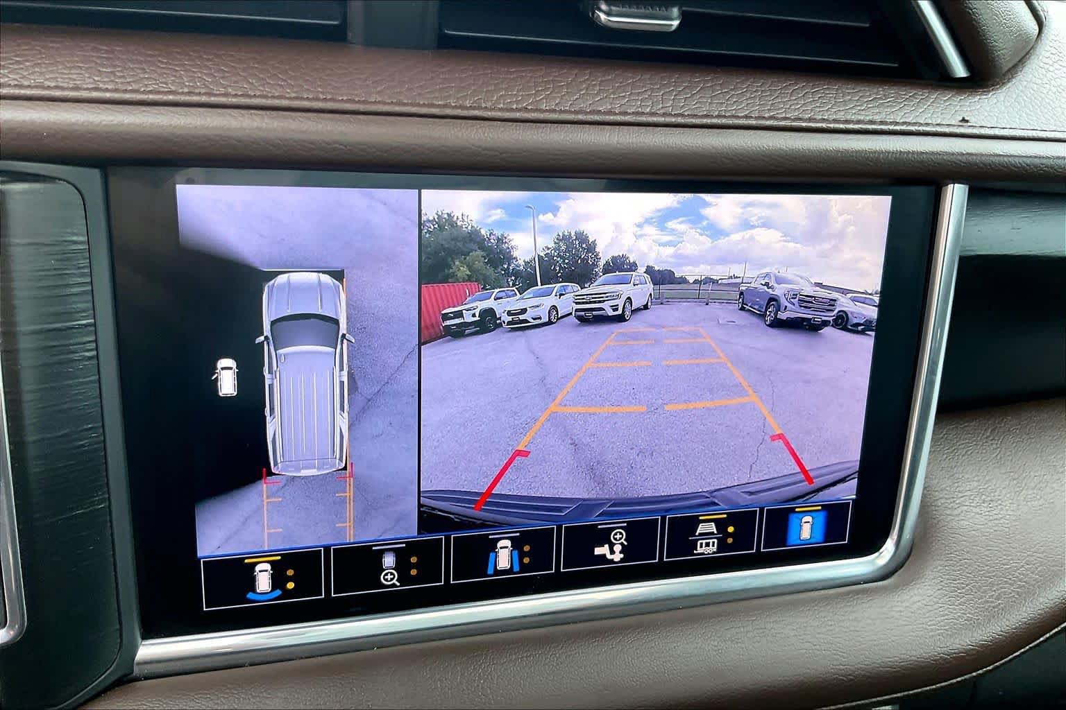 Used 2021 GMC Yukon XL Denali w/ Denali Premium Package AWD/4WD image 27