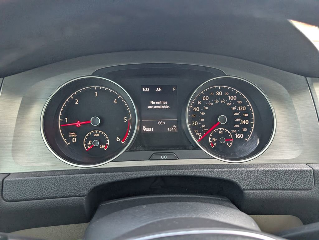 Used 2015 Volkswagen Golf TDI S image 17