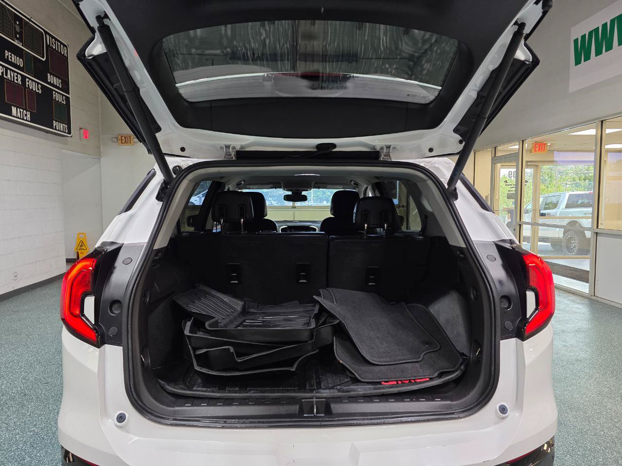 Used 2020 GMC Terrain SLT w/ Preferred Package AWD/4WD image 21