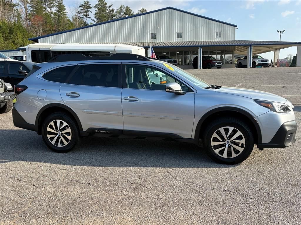 Used 2022 Subaru Outback Premium image 3