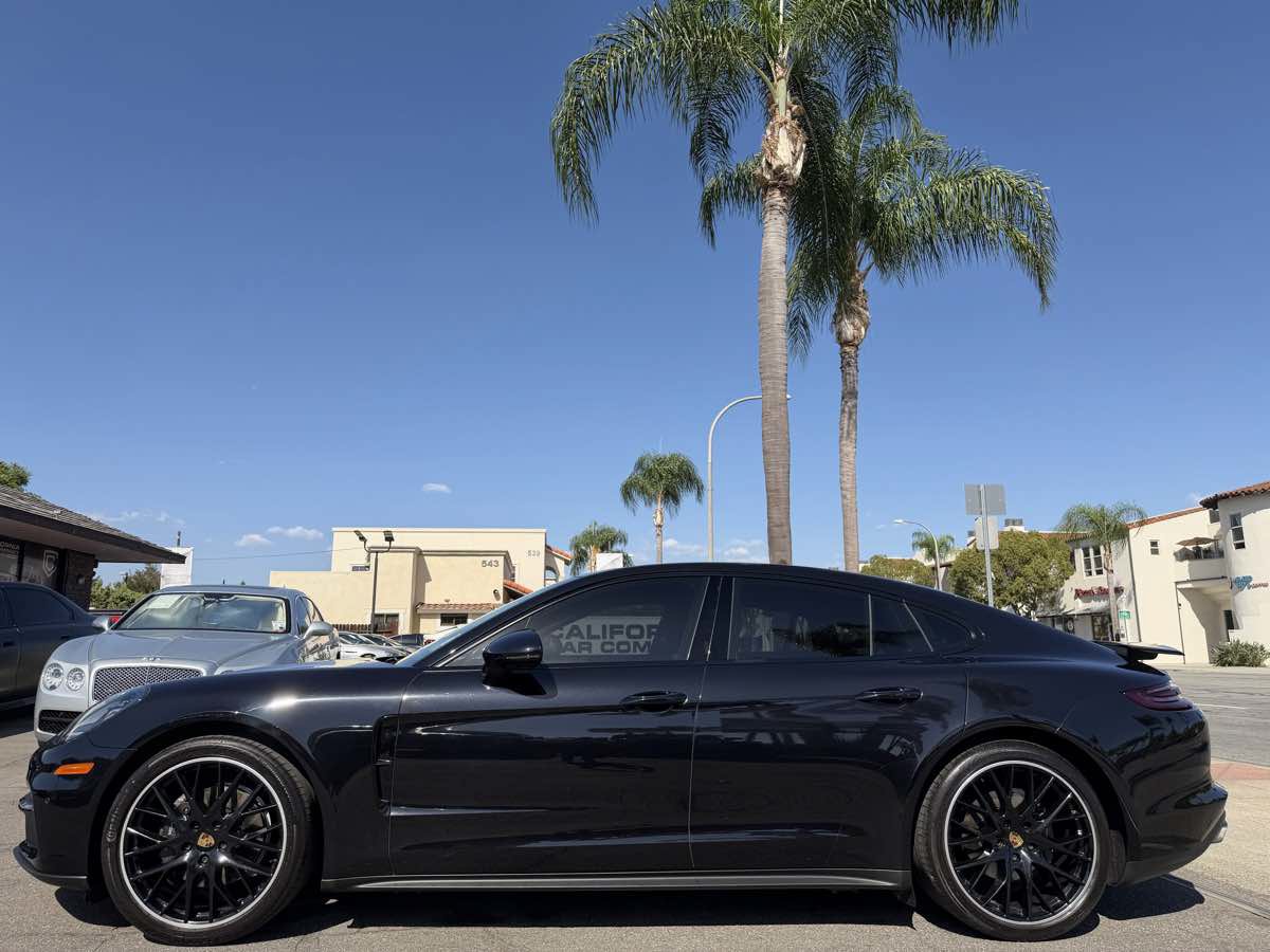 Used 2018 Porsche Panamera image 2
