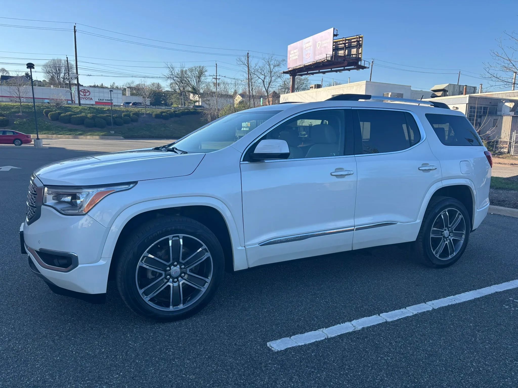 Used 2018 GMC Acadia Denali w/ Technology Package AWD/4WD image 3